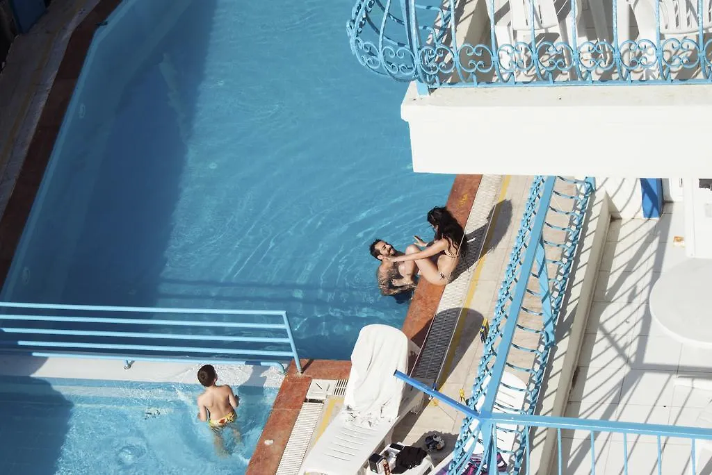 Çeşme Koz Marigold Apart Hotel شقة فندقية